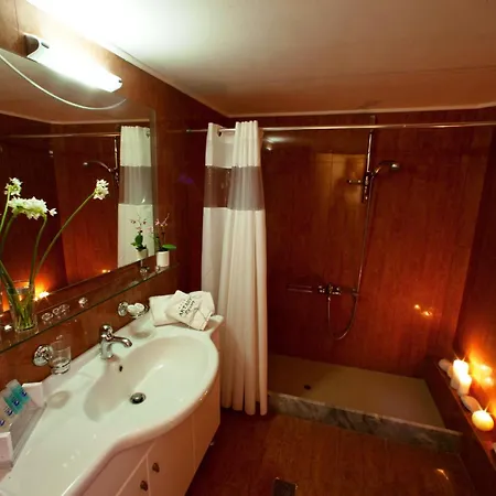 Aktaion Hotel 4*